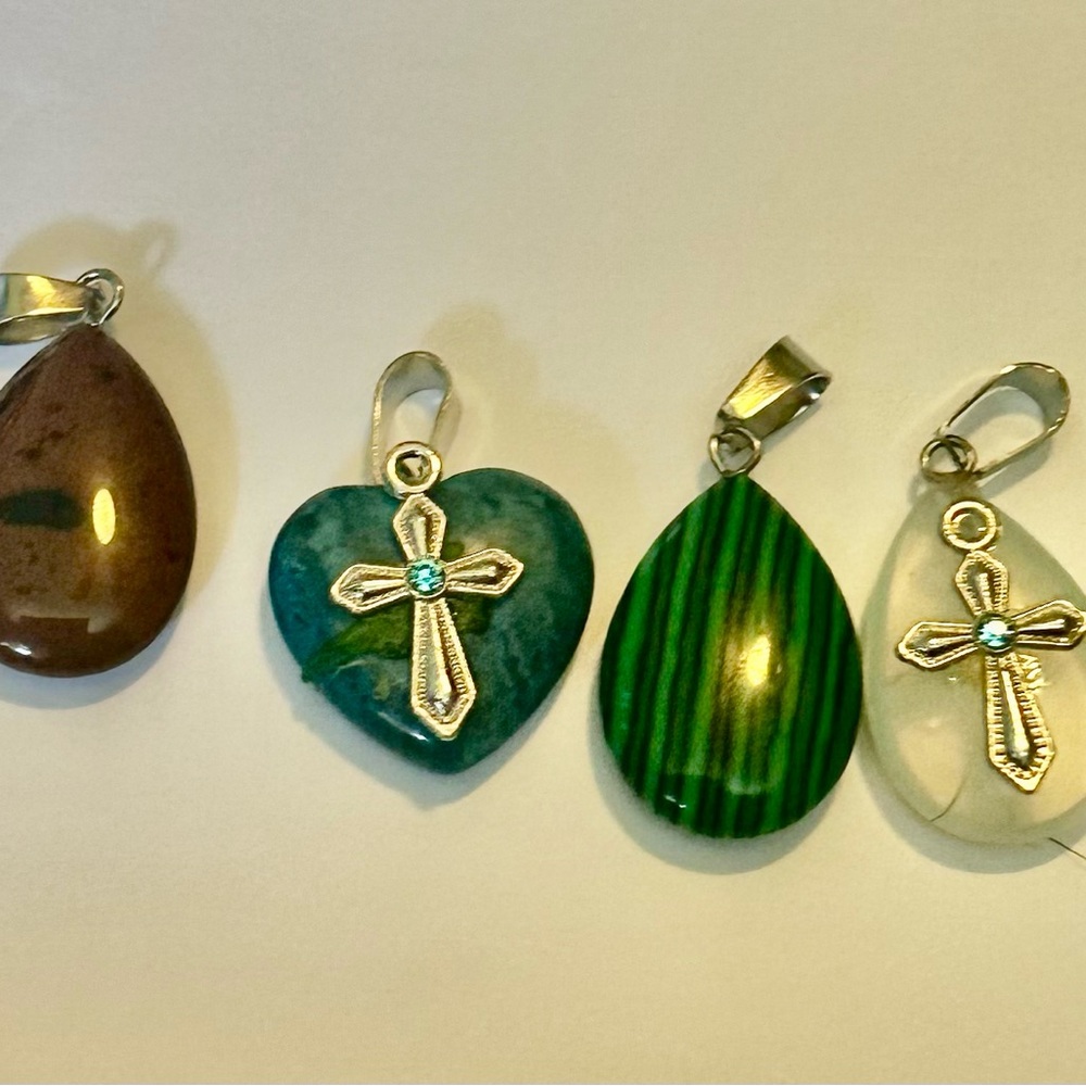6 Pendant Natural Green Teardrop and Heart Stone Pendant Necklace - Unbranded